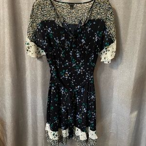 Ann Taylor flirty flowy floral pint dress women’s size 4